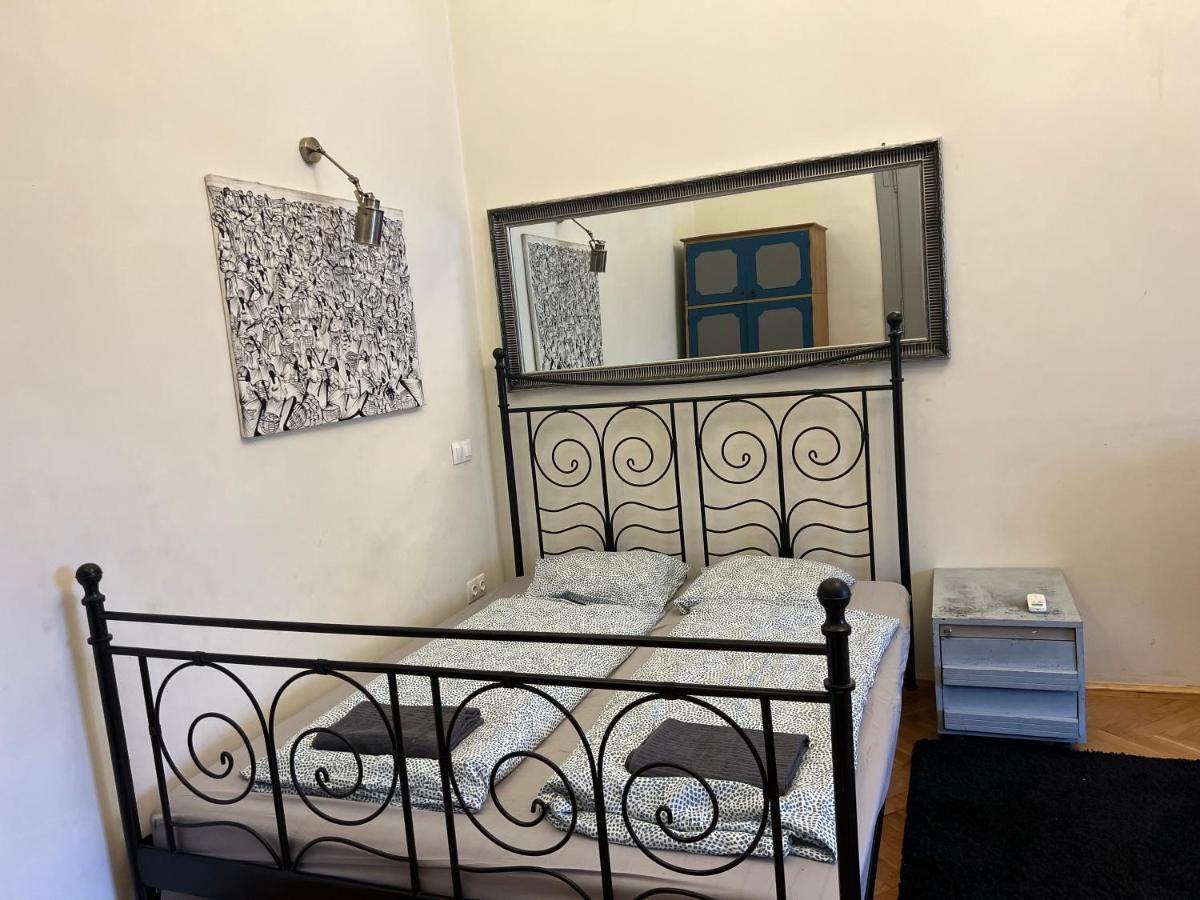 F14 Guest House By Small Home Budapest Esterno foto